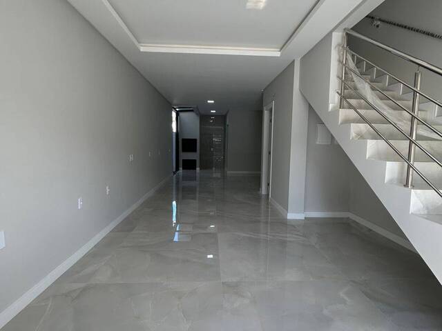 Sobrado para Venda em Camboriú - 5