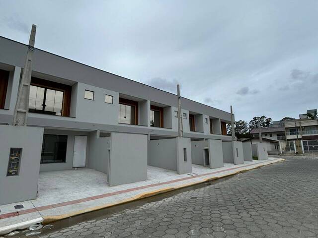 Sobrado para Venda em Camboriú - 4