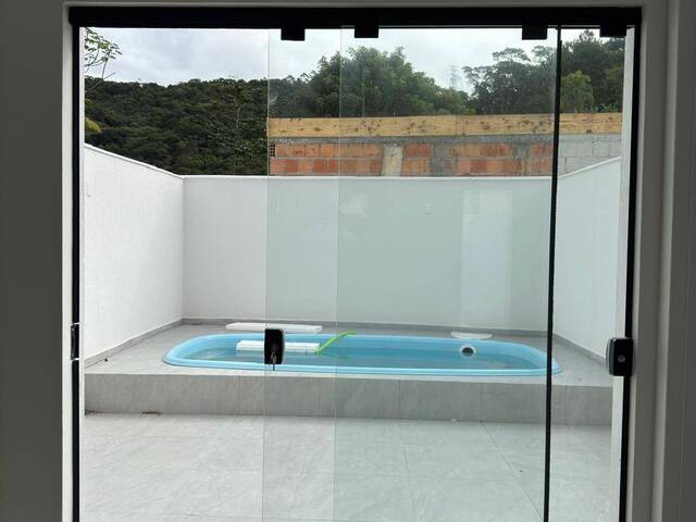 Sobrado para Venda em Camboriú - 4