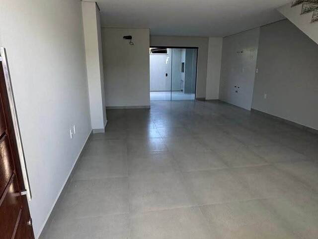 Sobrado para Venda em Camboriú - 2