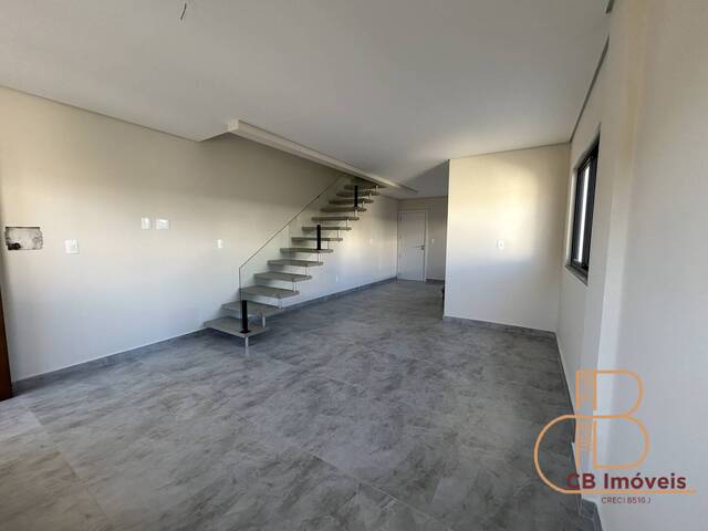 Sobrado para Venda em Camboriú - 3