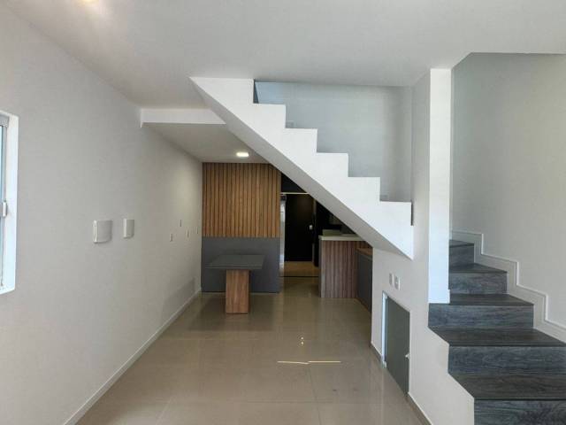 Sobrado para Venda em Camboriú - 4