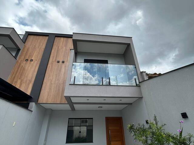 Sobrado para Venda em Camboriú - 3